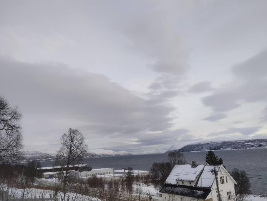 Apartment In Tromso With Sea And Mountain View Exterior foto