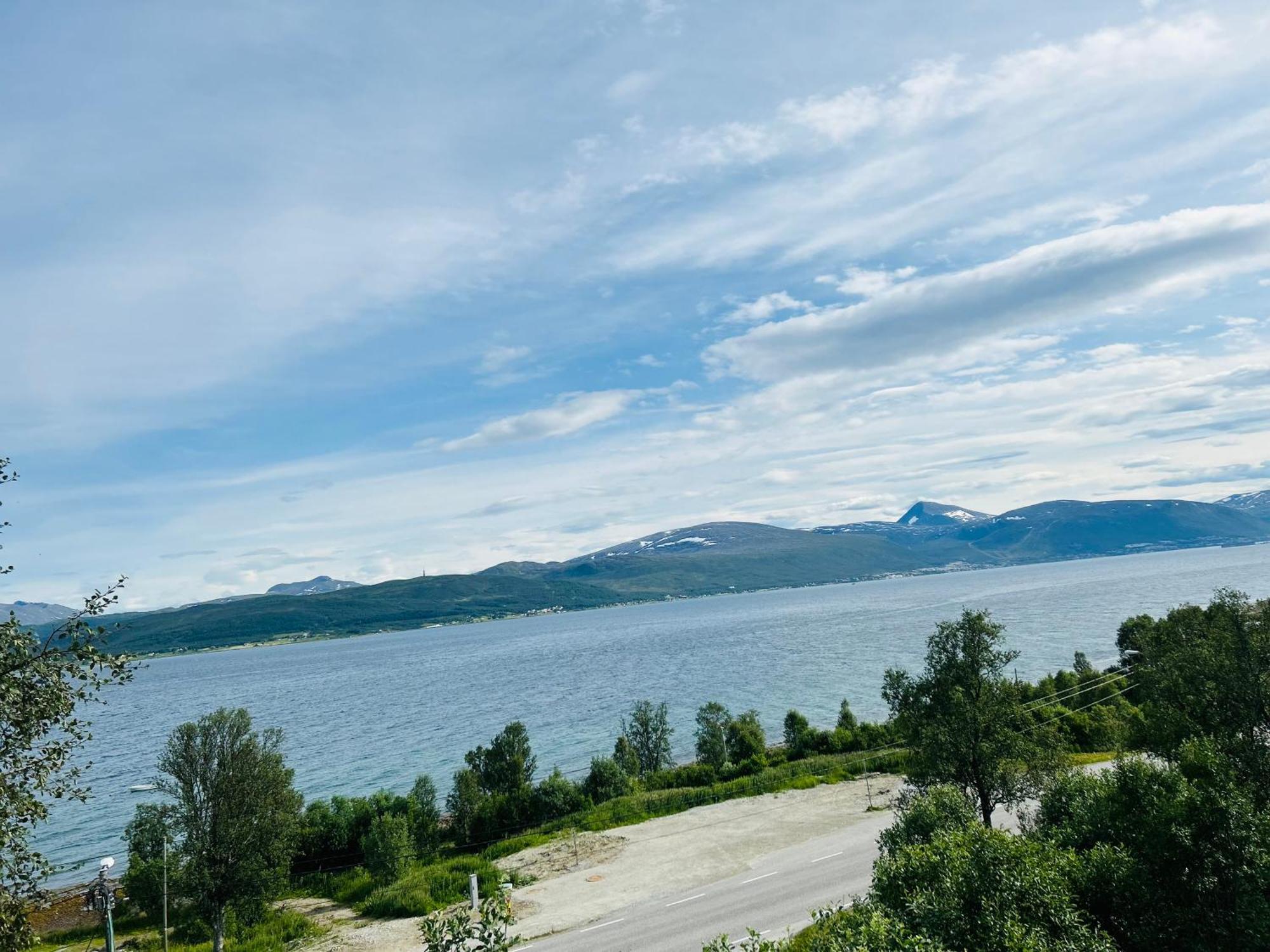 Apartment In Tromso With Sea And Mountain View Exterior foto